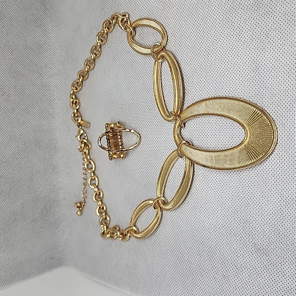 DAISY FUENTES BEAUTIFUL NECKLACE GOLD TONE ✨️